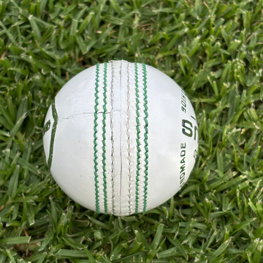 Focus LIMITED  Series 142g Balls - 4pc White - Australian Seam Focus LIMITED  Series 142g Balls - 4pc White - Australian Seam