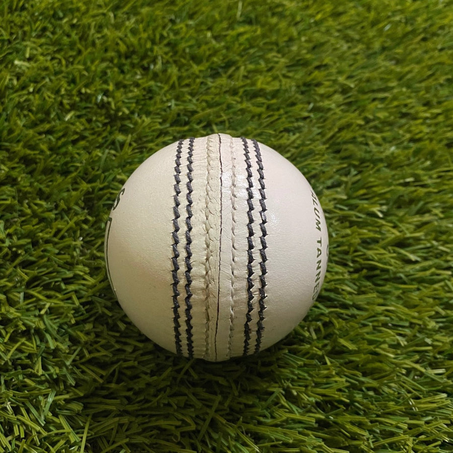 Focus SELECT Series 142g Ball - 2pc White - Australian Seam Focus SELECT Series 142g Ball - 2pc White - Australian Seam