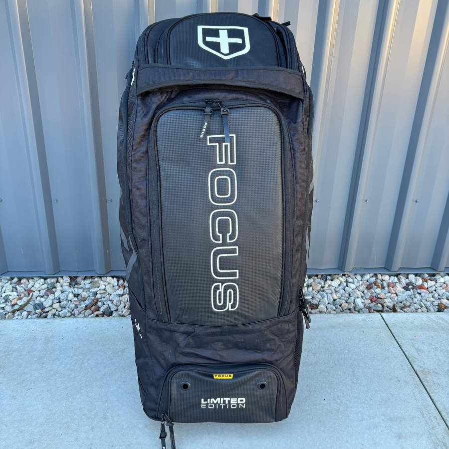 Focus LIMITED EDITION Duffle Bag - 3 Bats