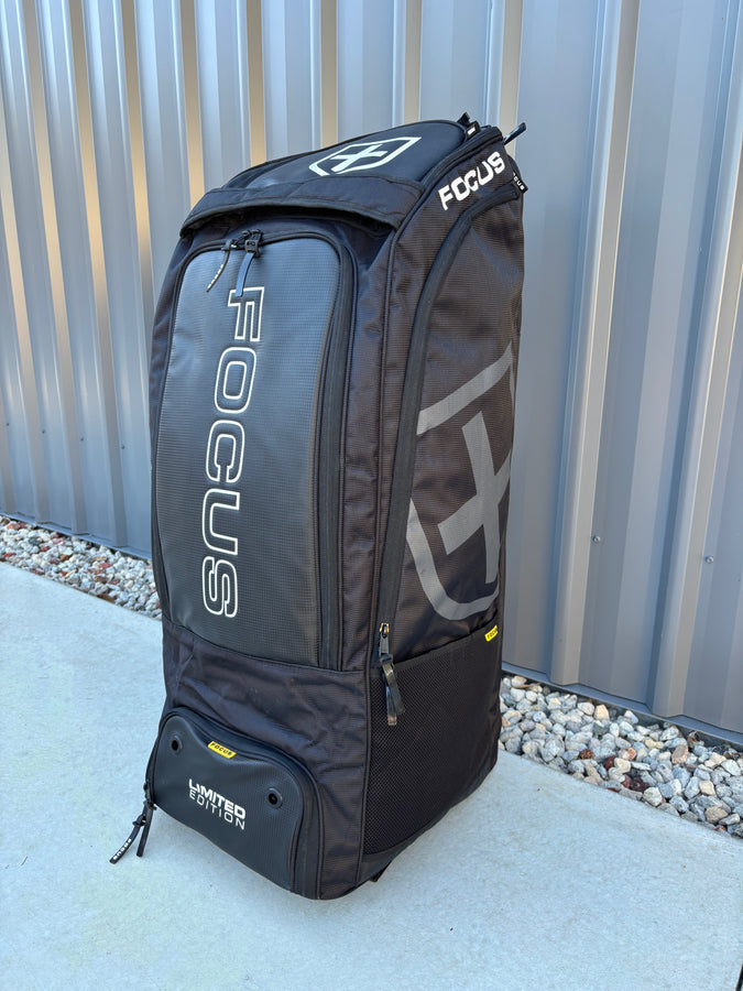 Focus LIMITED EDITION Duffle Bag - 3 Bats