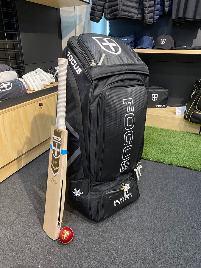 Focus PLAYERS EDITION Wheelie Duffle Bag